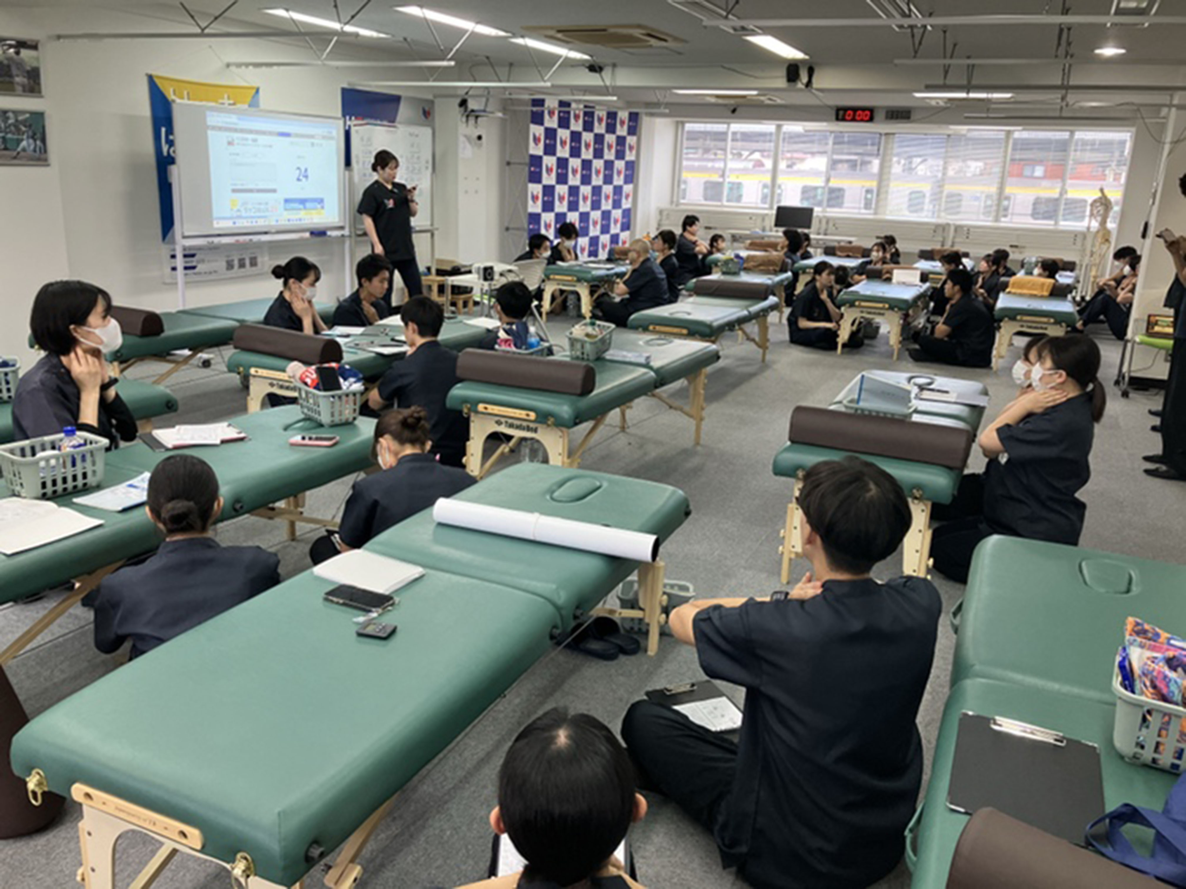 症例共有や振り返りを行うフォロー研修