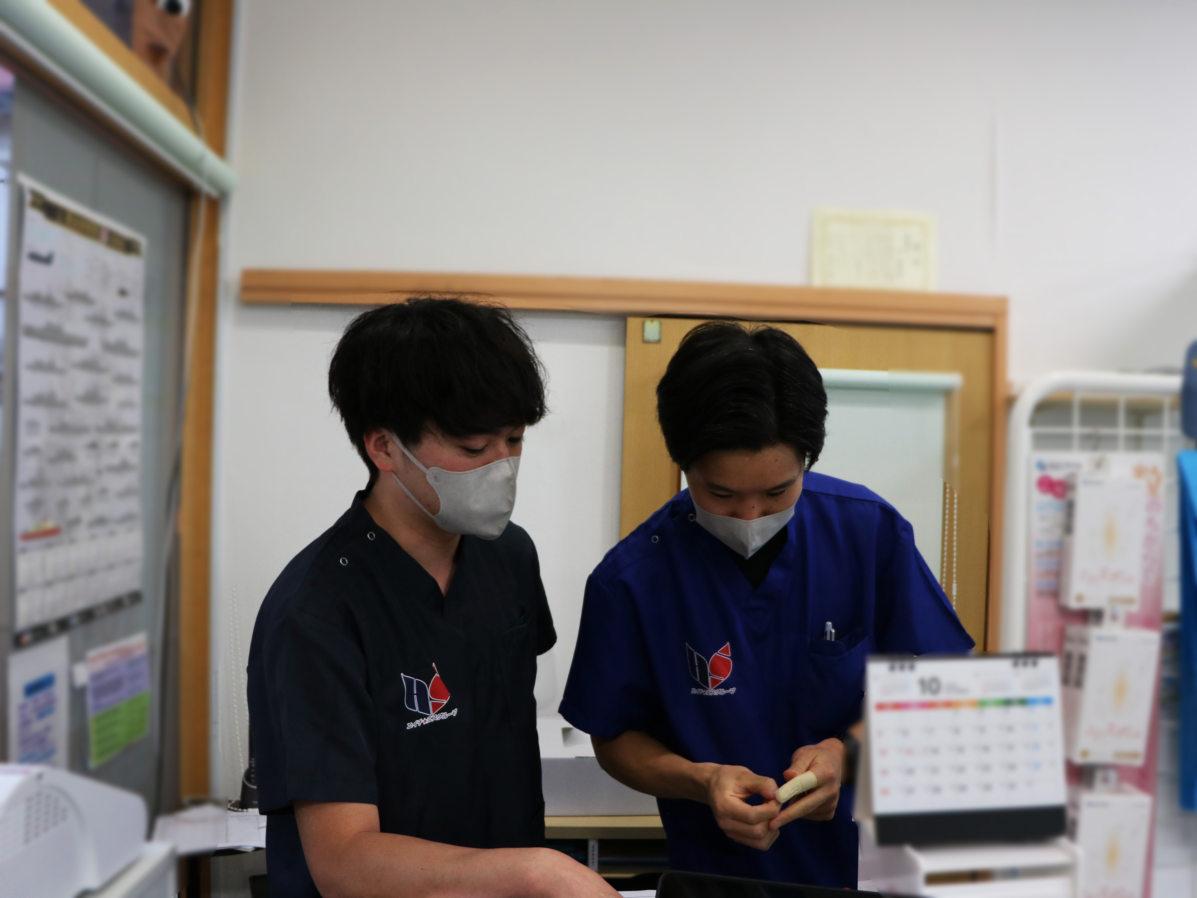 先輩スタッフと一緒に現場で学ぶOJT